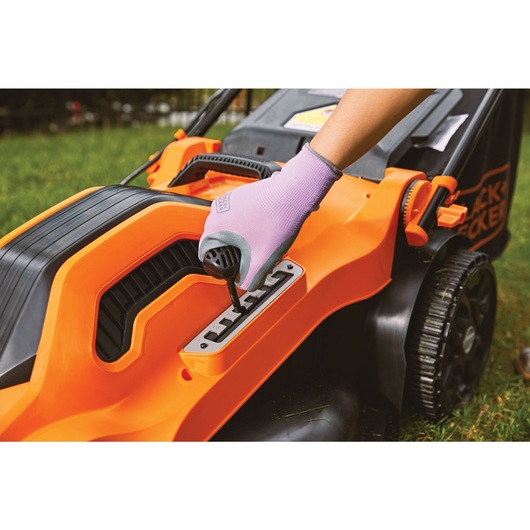 6 setting height adjustment lever feature in 13 ampere 20 inch corded electric lawn mower.
