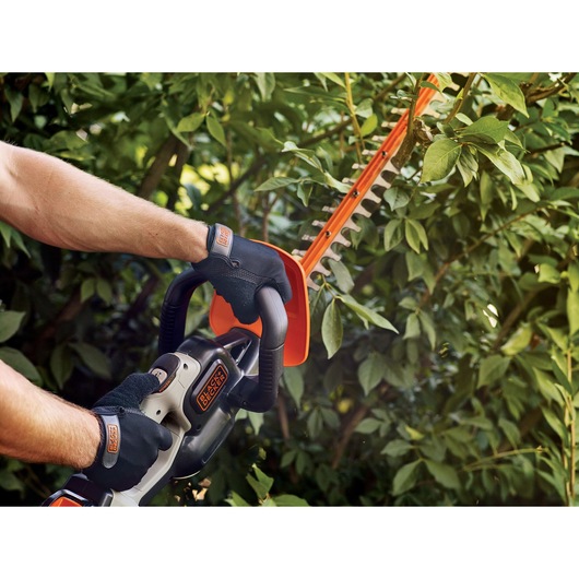 Powercut feature of Powercut 24 inch cordless hedge trimmer.
